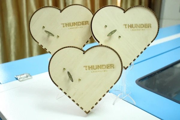 cover image of th tinker Music box