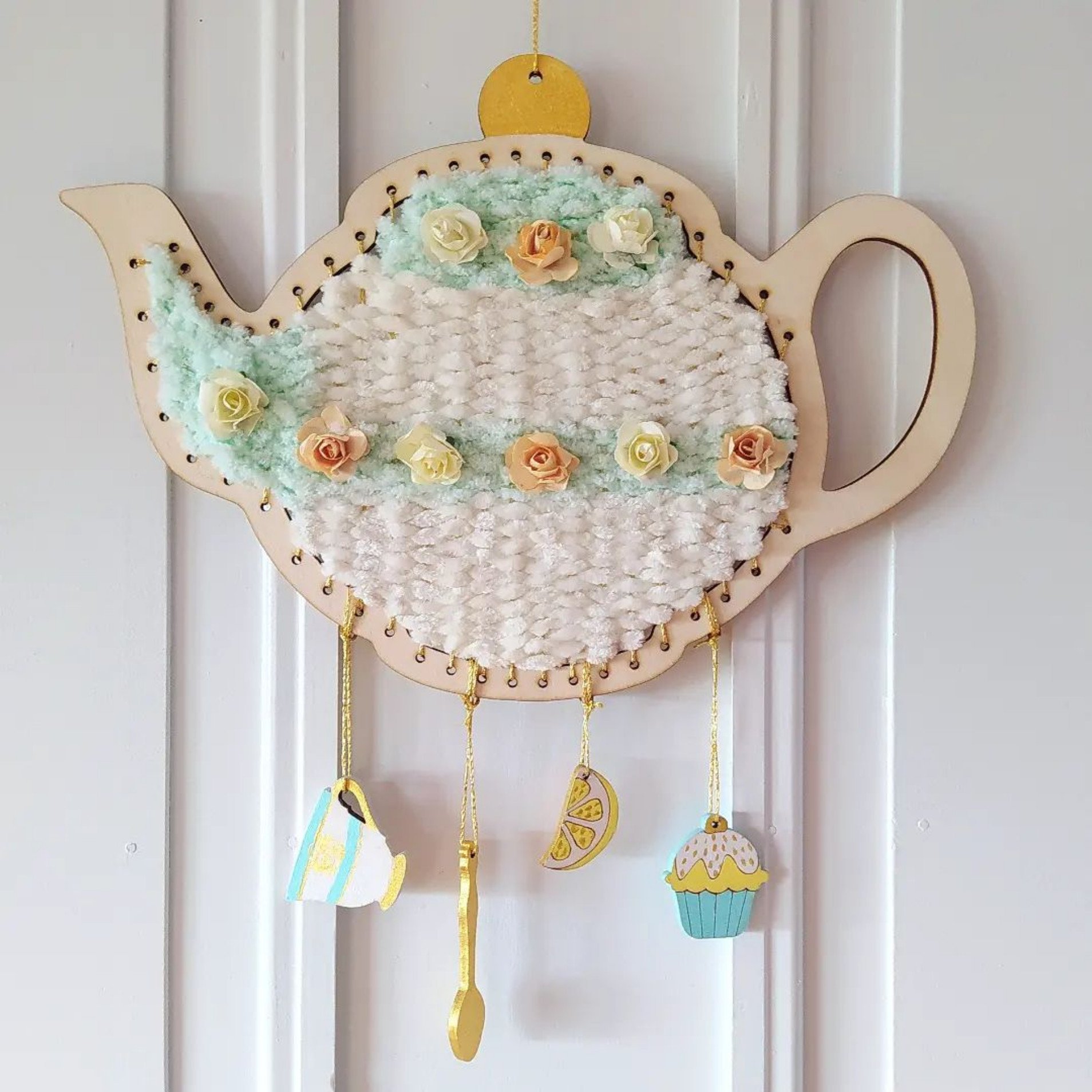 cover image of th tinker Teapot loom