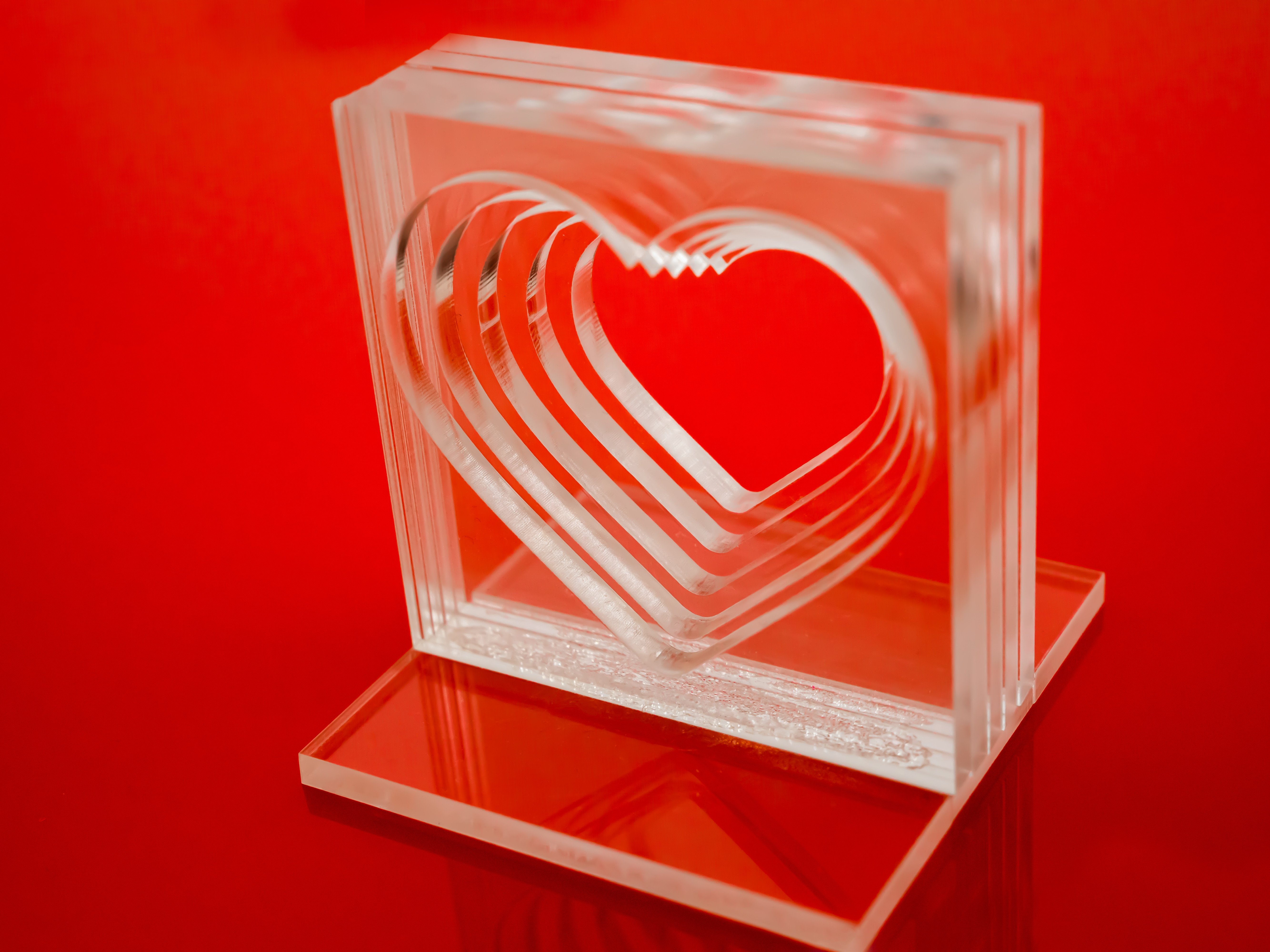 cover image of th tinker Valentine's Day desk toy