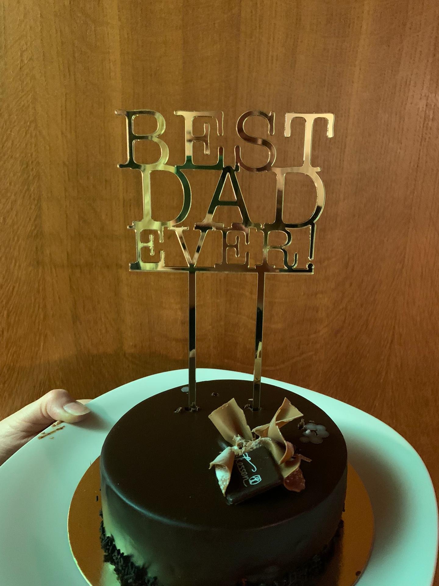 cover image of th tinker Best dad ever! cake topper