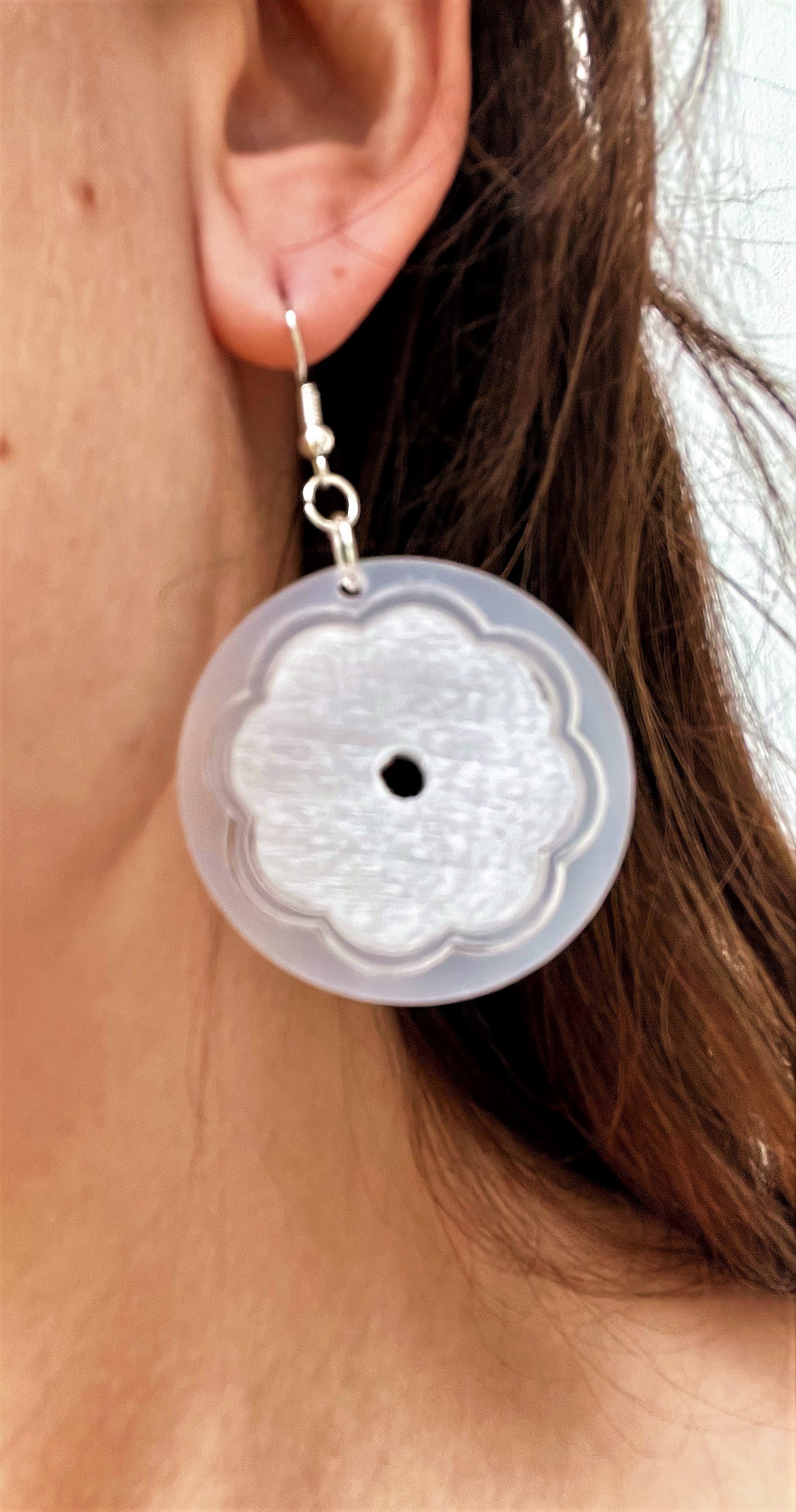 cover image of th tinker Flower earring with texture
