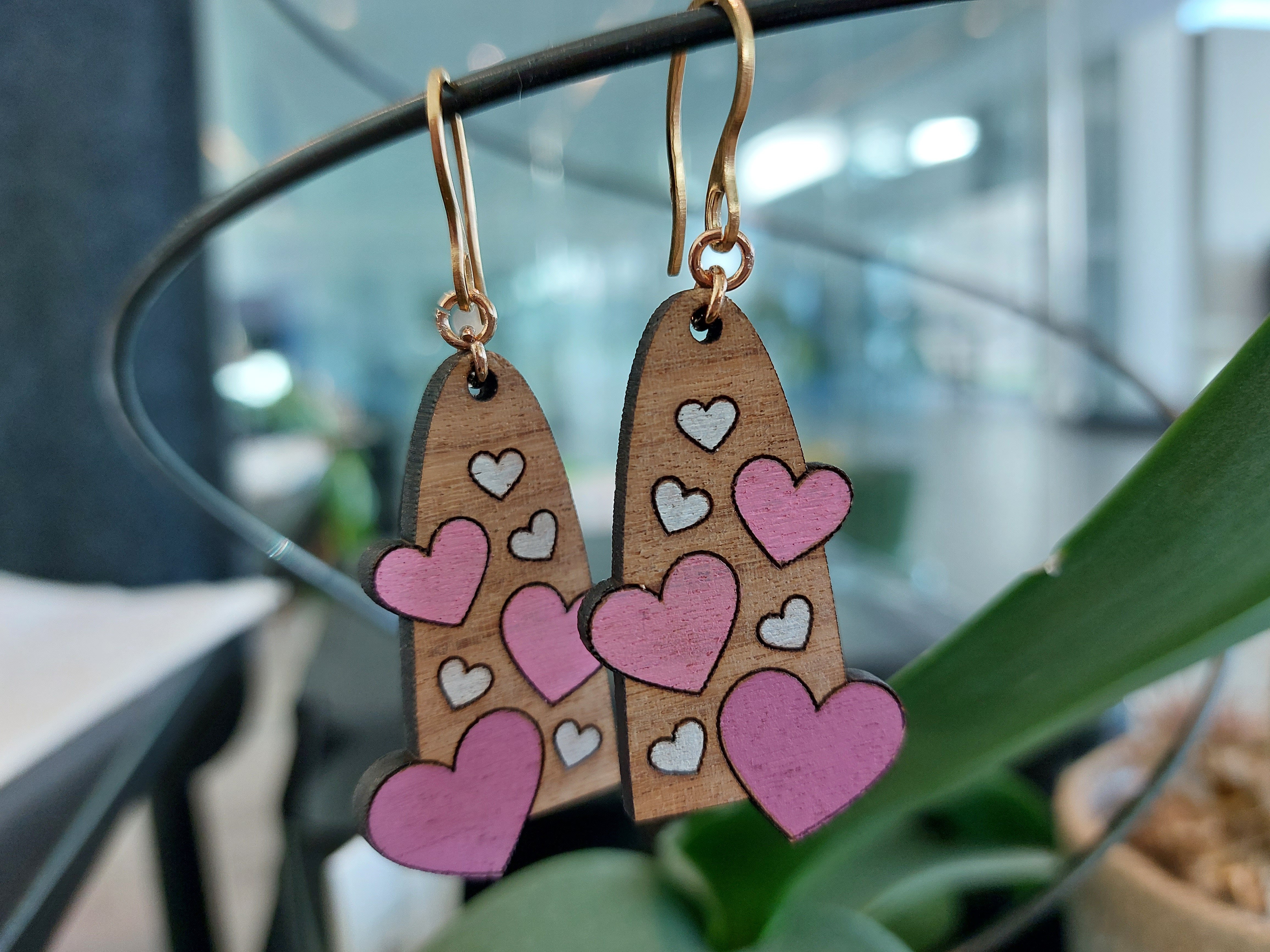 cover image of th tinker Earring With Hearts