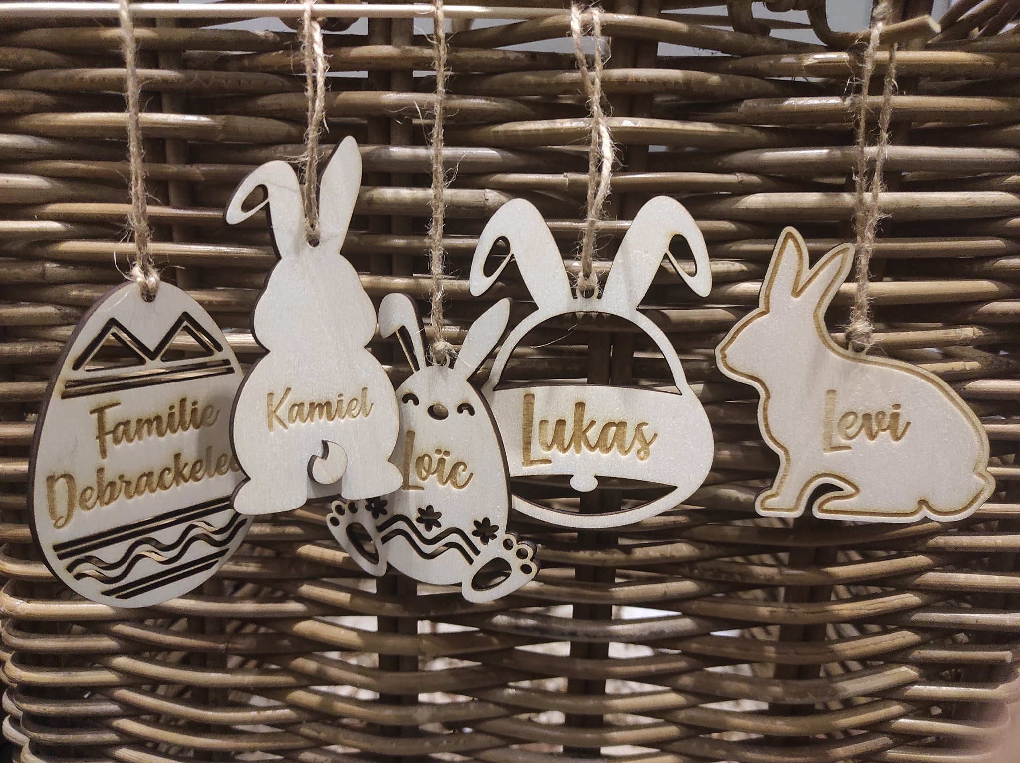 cover image of th tinker Easter Tags to Personalize